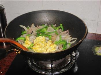 菜椒洋葱炒鸡蛋的做法步骤8