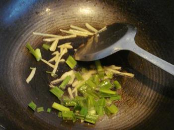 酸菜炒牛肉的做法步骤3