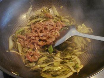 酸菜炒牛肉的做法步骤5
