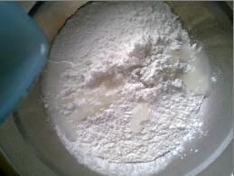 椰香豆沙卷的做法步骤2