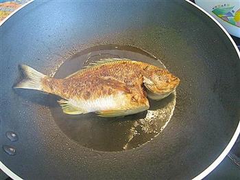 紫苏蒜头豆豉鱼的做法步骤4