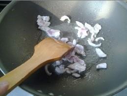 青椒肉丝炒菜杆的做法步骤2