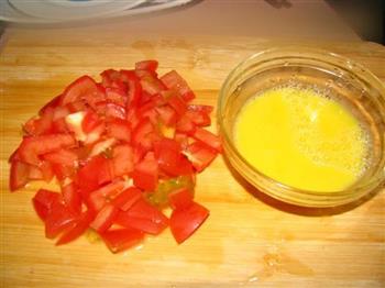 番茄蛋炒饭的做法步骤2