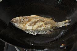 豆酱烧黄秋鱼的做法步骤5