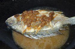 豆酱烧黄秋鱼的做法步骤6