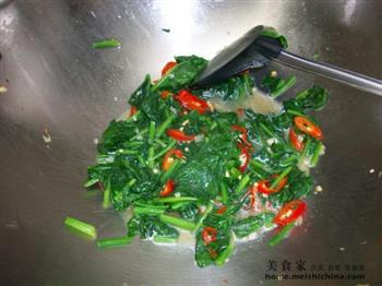 清炒菠菜的做法步骤5