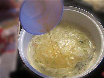 金针菇香菜蛋花汤的做法步骤3