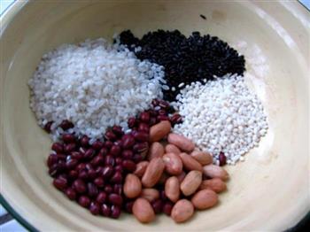红豆花生黑米粥的做法步骤1