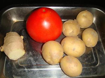 番茄炒土豆的做法步骤1