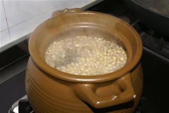凉瓜黄豆猪骨汤的做法步骤2