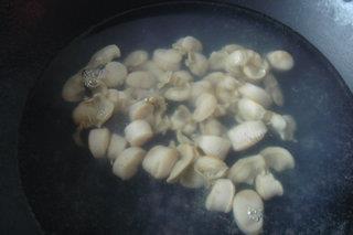 蚝油鲜贝草菇的做法图解2