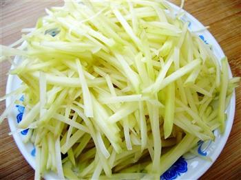 芹菜炒土豆的做法步骤2