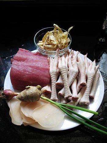 凤爪海螺瘦肉汤的做法步骤1