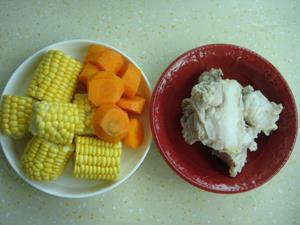 桑叶玉米猪骨汤的做法步骤4