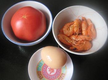 鲜虾番茄蛋汤的做法步骤1
