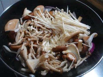 锅仔烧汁蘑菇的做法步骤10