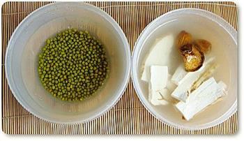 粉葛绿豆猪蹄筋汤的做法步骤2
