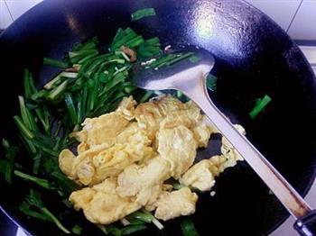韭菜海米炒鸡蛋的做法图解4