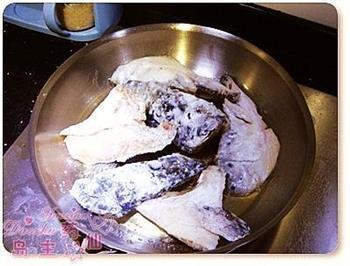 姜葱煎焗三文鱼头的做法图解4