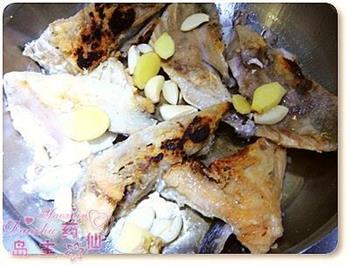 姜葱煎焗三文鱼头的做法图解5