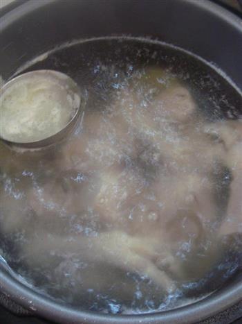 木瓜鸡脚猪骨汤的做法步骤6