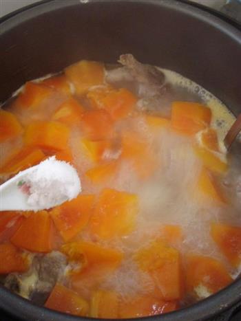 木瓜鸡脚猪骨汤的做法步骤8