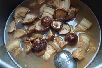 土豆香菇红烧肉的做法步骤5