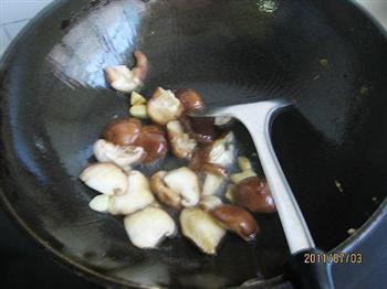 清炒香菇油菜的做法步骤2