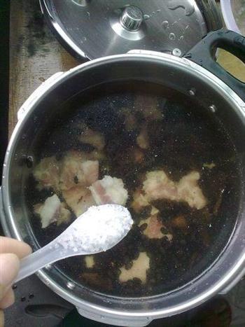 生地黑豆排骨汤的做法步骤5