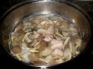 袖珍菇生菜汤的做法步骤5