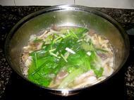 袖珍菇生菜汤的做法步骤6