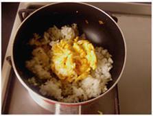咸菜蛋炒饭的做法步骤7
