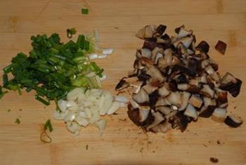 香菇肉末汤面的做法步骤2