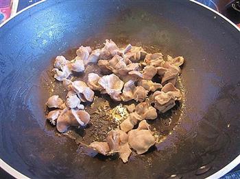 鸡肾炒蘑菇的做法步骤3