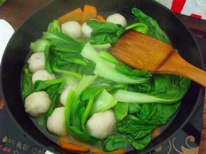 鱼丸煮青菜的做法步骤6