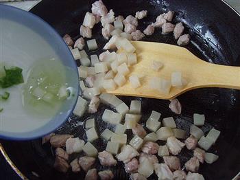 毛豆炒肉丁咸菜的做法步骤4