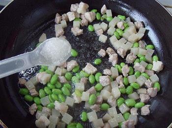 毛豆炒肉丁咸菜的做法步骤6