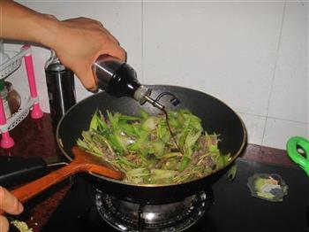 黑椒牛肉炒芹菜的做法步骤10