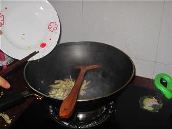 黑椒牛肉炒芹菜的做法步骤3