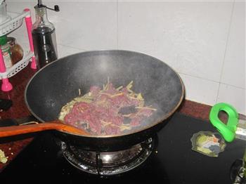 黑椒牛肉炒芹菜的做法步骤4