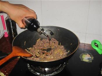 黑椒牛肉炒芹菜的做法步骤5