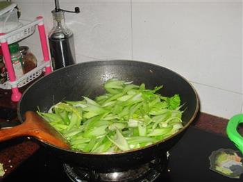 黑椒牛肉炒芹菜的做法步骤7