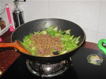 黑椒牛肉炒芹菜的做法步骤9