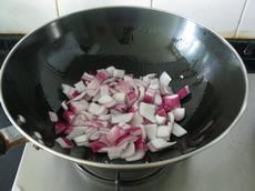 紫洋葱炒肉的做法步骤5