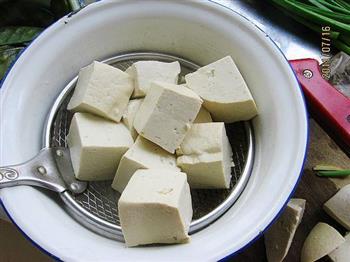 油豆腐酿肉汤煲的做法步骤1