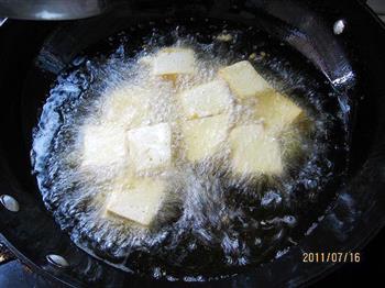 油豆腐酿肉汤煲的做法步骤2
