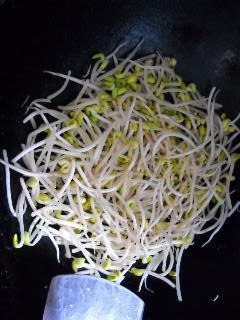 干煸黄豆芽的做法步骤3