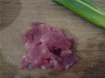 蒜苔炒肉的做法步骤2