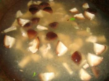 香菇肉片汤的做法步骤5