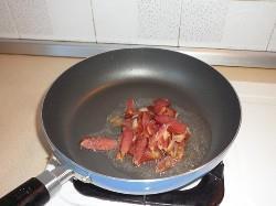 尖椒炒腊肉的做法步骤4